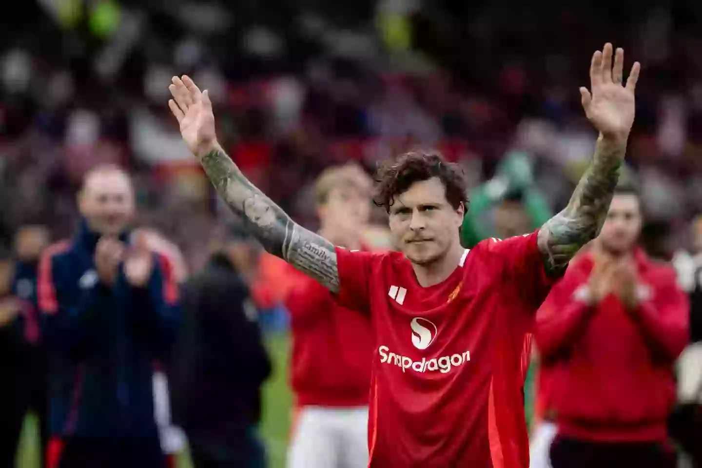 Victor Lindelof welcomes the fans after the last game in Manchester United campaign last season. Image: Getty 