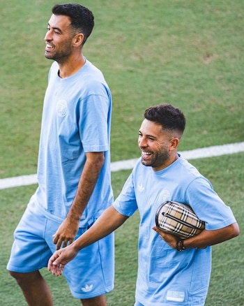 Sergio Busquets y jordi alba