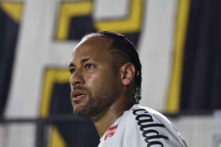 Neymar says fans “cannot insult me as they insulted me” after facing the spectator