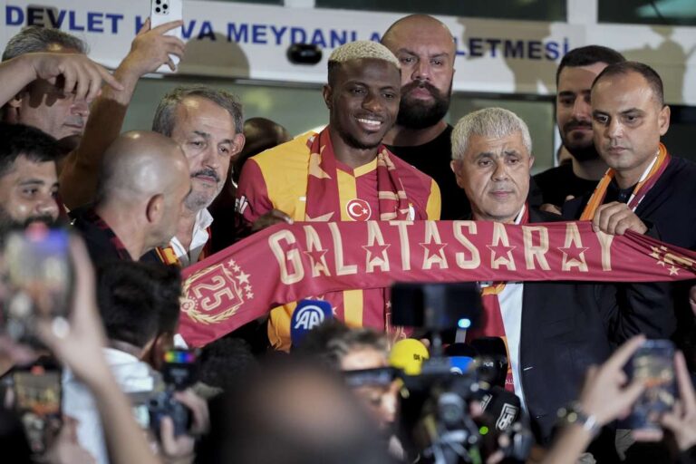 Galatasaray presents Victor Osimhen before Napoli’s record move