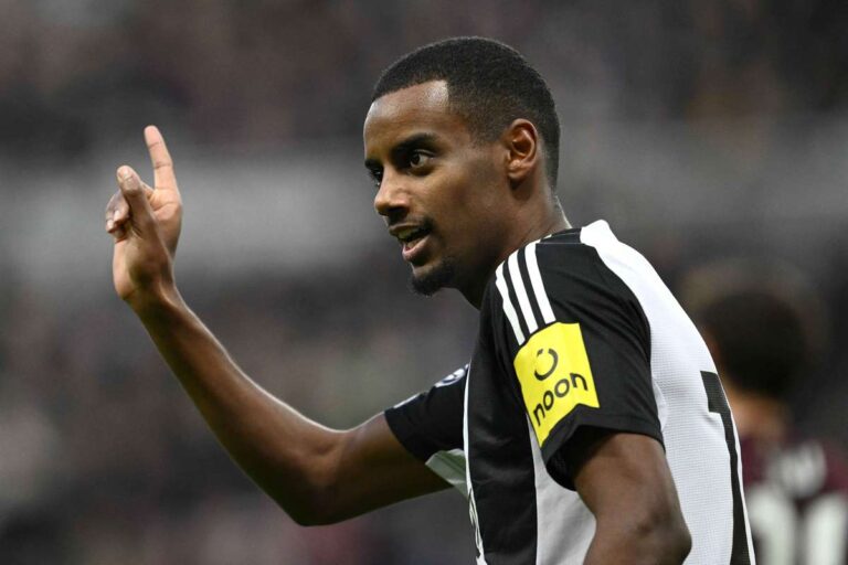 Eddie Howe hoping that Alexander Isak will stay in Newcastle despite transfer speculation