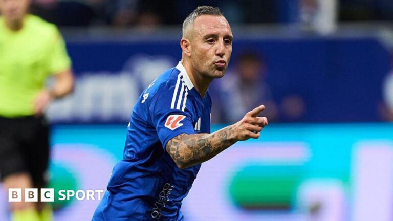 Santi Cazorla, 40, signs an extension of the contract to Real Oviedo