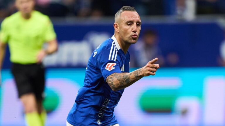 Santi Cazorla, 40, signs a new contract with Real Oviedo