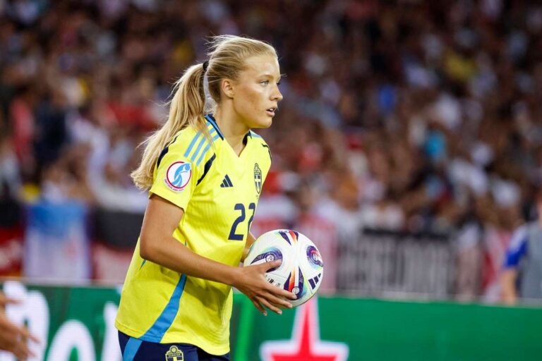 Swedish starlet Smilla Holmberg shakes the hierarchical order before the quarter -final of England