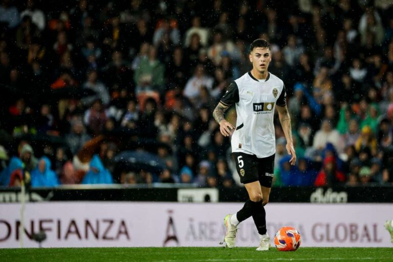 Enzo Barrenechea presented as the new signature of Benfica after the move of Aston Villa loan