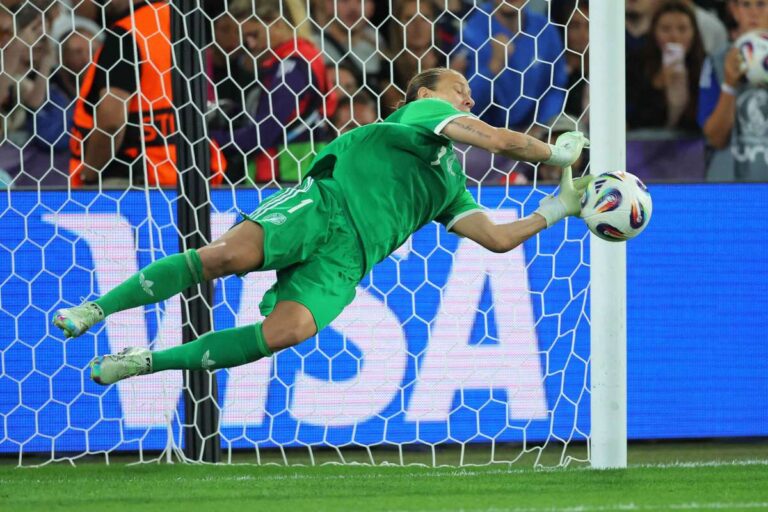 Hero of the survivor of cancer shepherd in Germany with heroic penalty against France