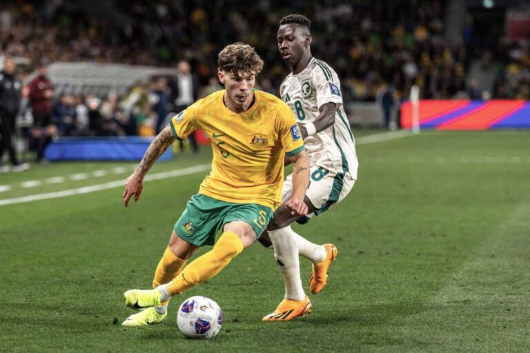 Feyenoord presents the Australian left back Jordan Bos as seventh summer signature