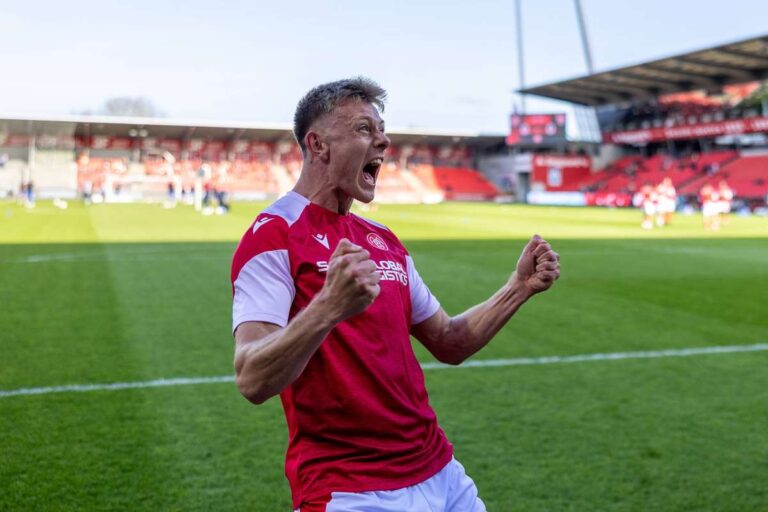 The semi-finalists of the Europa League sign the young Danish promising attackers