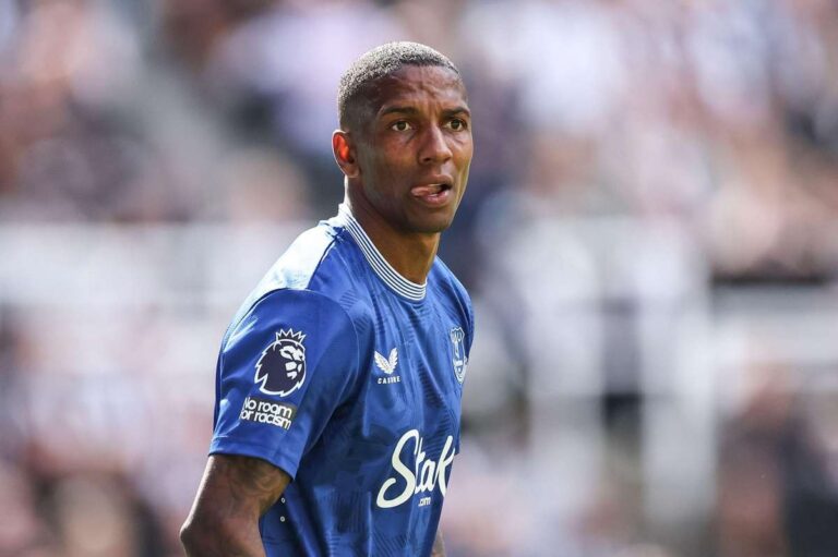 The young veteran takes place for the move of Ipswich after the return of Watford