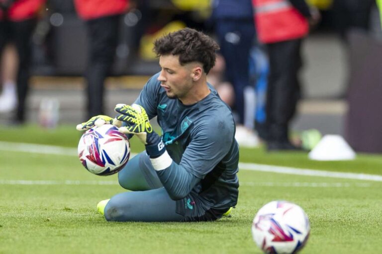 Manchester City brings the goalkeeper to the club in accordance with 30 million pounds sterling with Burnley