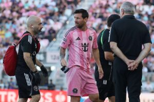 Lionel Messi leaves the League match after 11 minutes with a hamstring injury